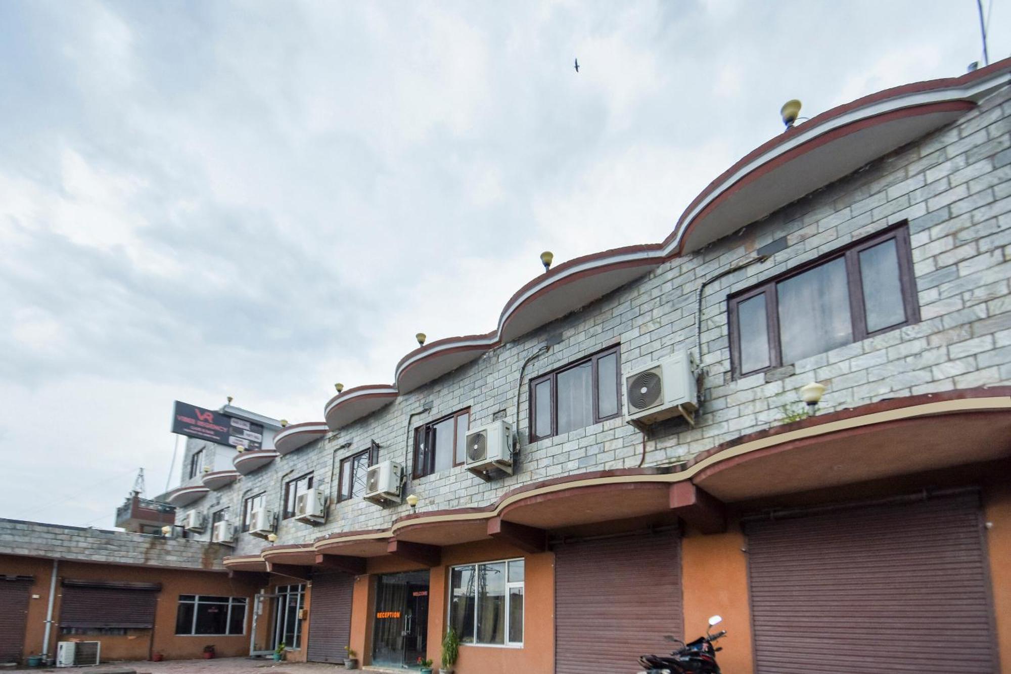 Oyo Flagship Vibes Hotel Nālāgarh Exteriör bild